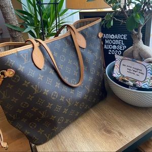 Louis Vuitton Neverfull MM Beige interior